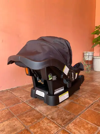 Coche de bebé Infanti con silla de auto negra - miniatura 2