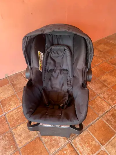 Coche de bebé Infanti con silla de auto negra - miniatura 3