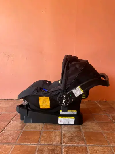 Coche de bebé Infanti con silla de auto negra - miniatura 6