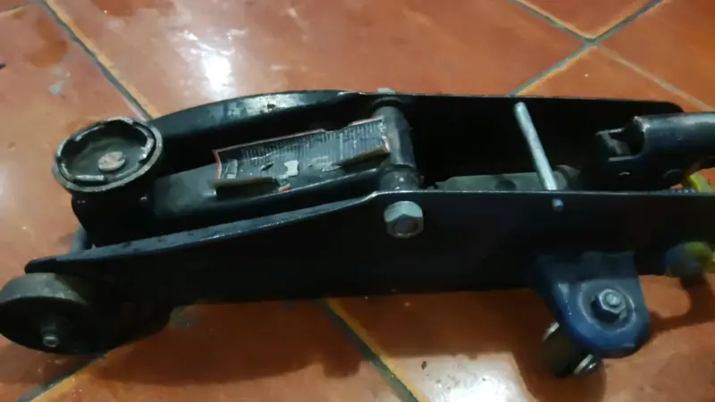 Gato hidráulico para auto con llave cruz - 2