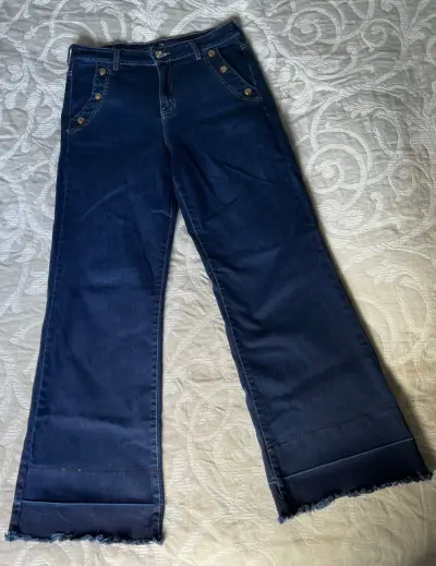 Jeans azul oscuro con botones decorativ - miniatura 1