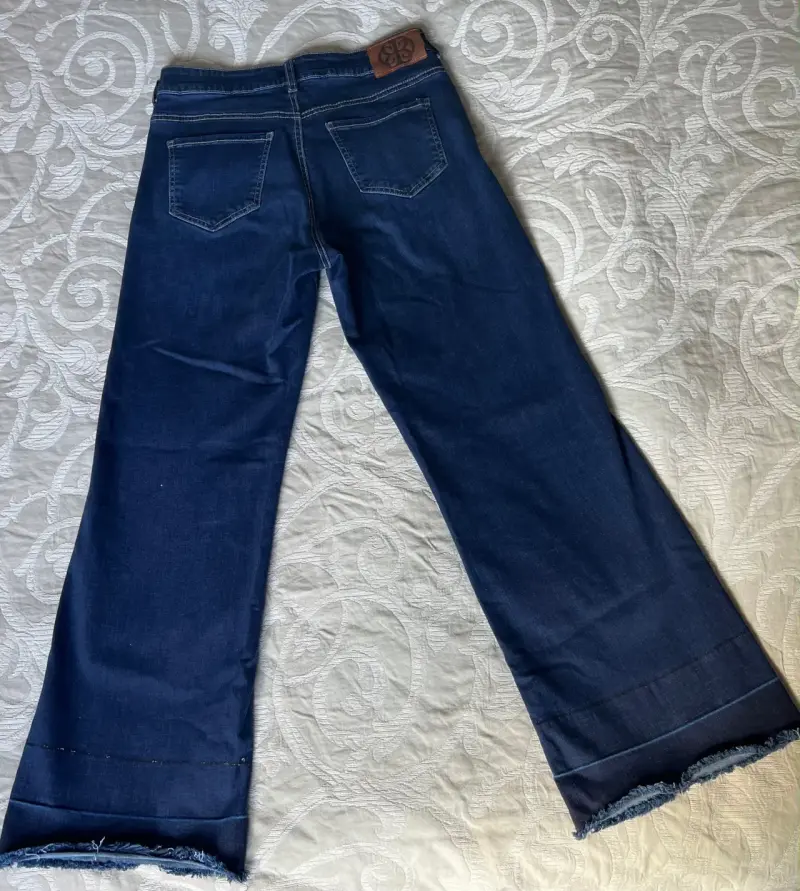 Jeans azul oscuro con botones decorativ - 2