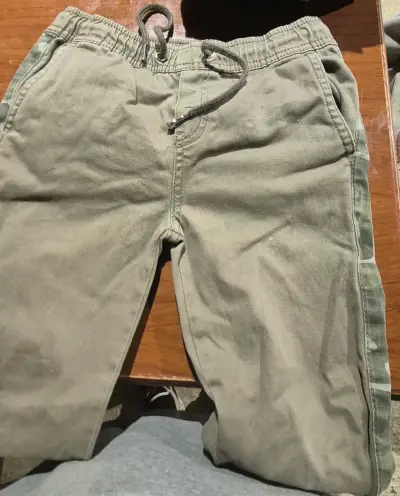Shorts y pantalones de niño en varios colores - miniatura 5