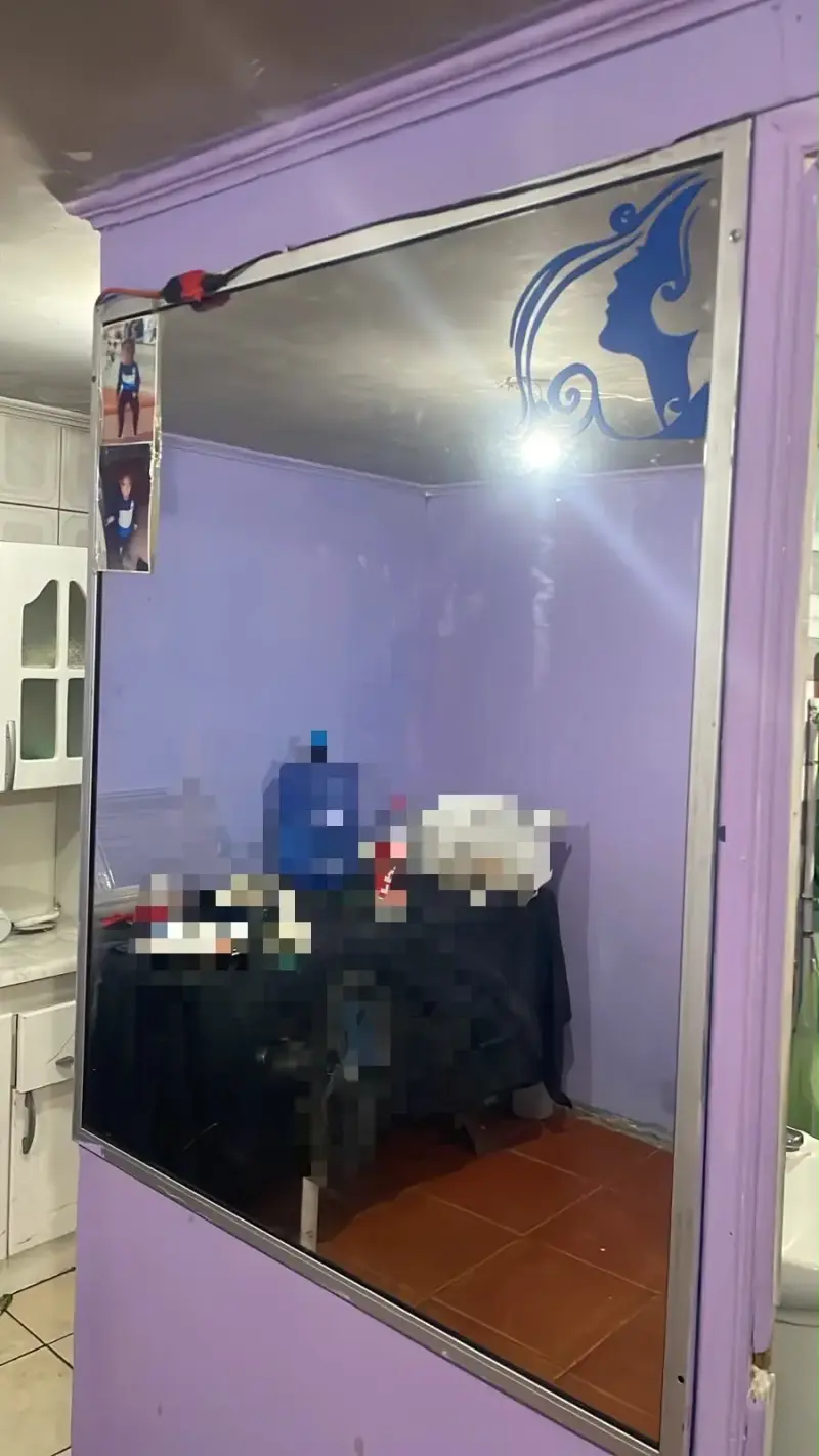 Espejo decorativo con diseño de mujer