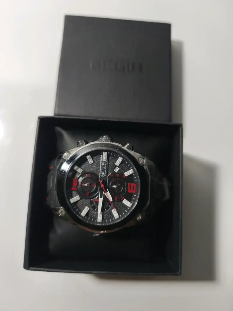 Reloj deportivo negro con detalles rojos Megir - 4