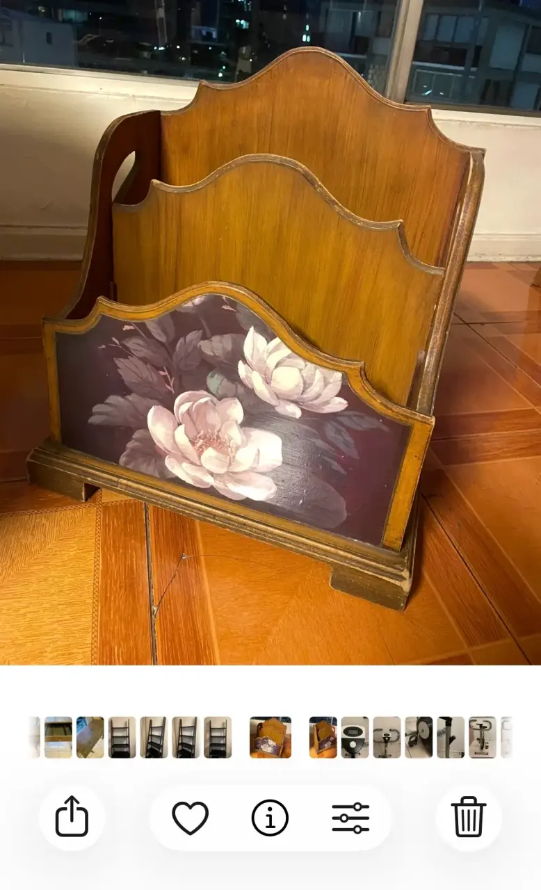 Revistero de madera con diseño floral - 3