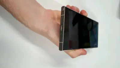 Smartphone Samsung Galaxy S24 Ultra en buen estado - miniatura 3