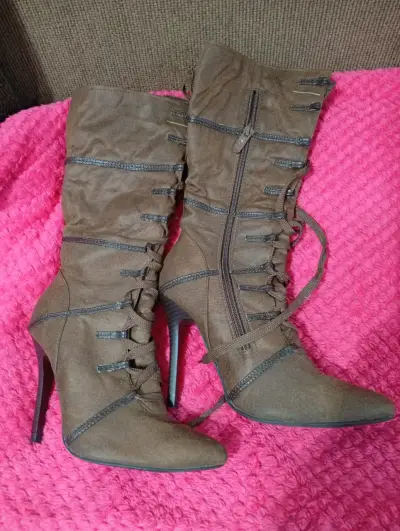 Botas de tacón alto marrones con cordones - miniatura 2