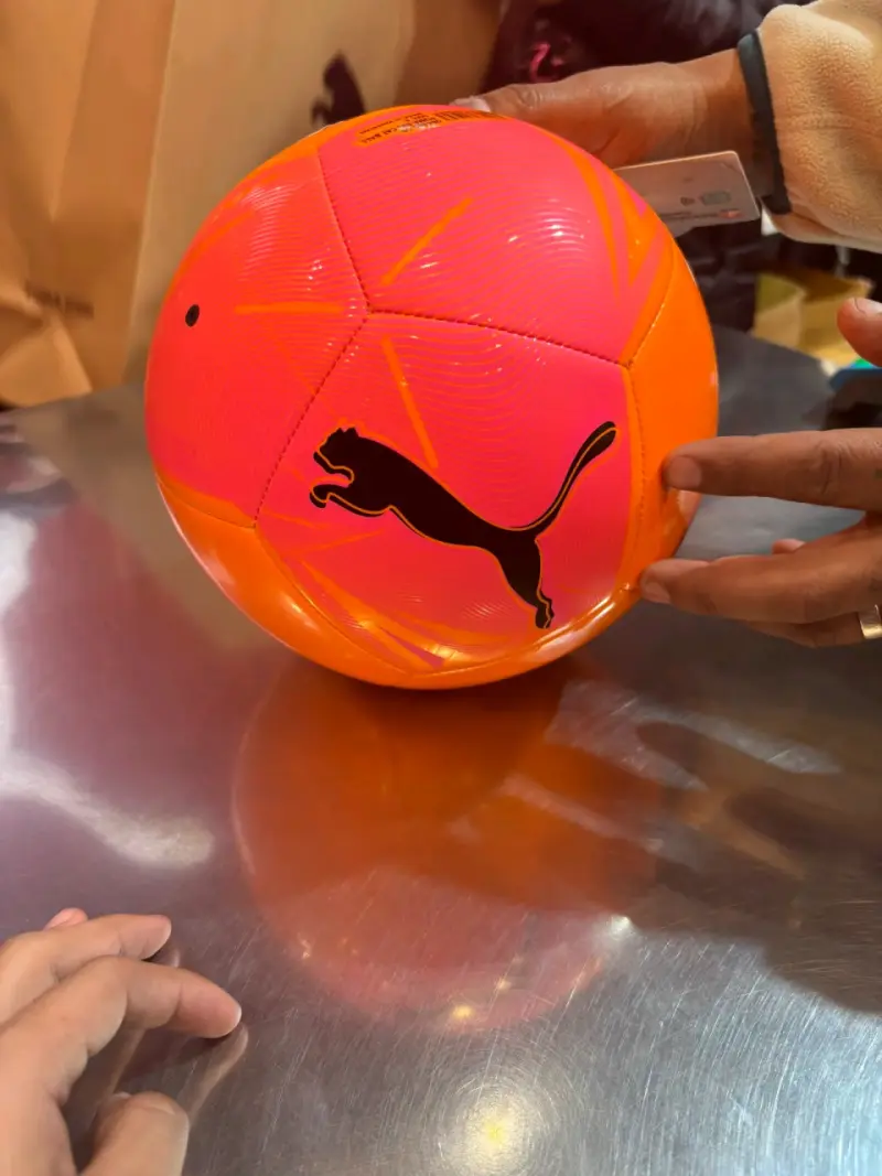 Balones de fútbol Puma coloridos - 2