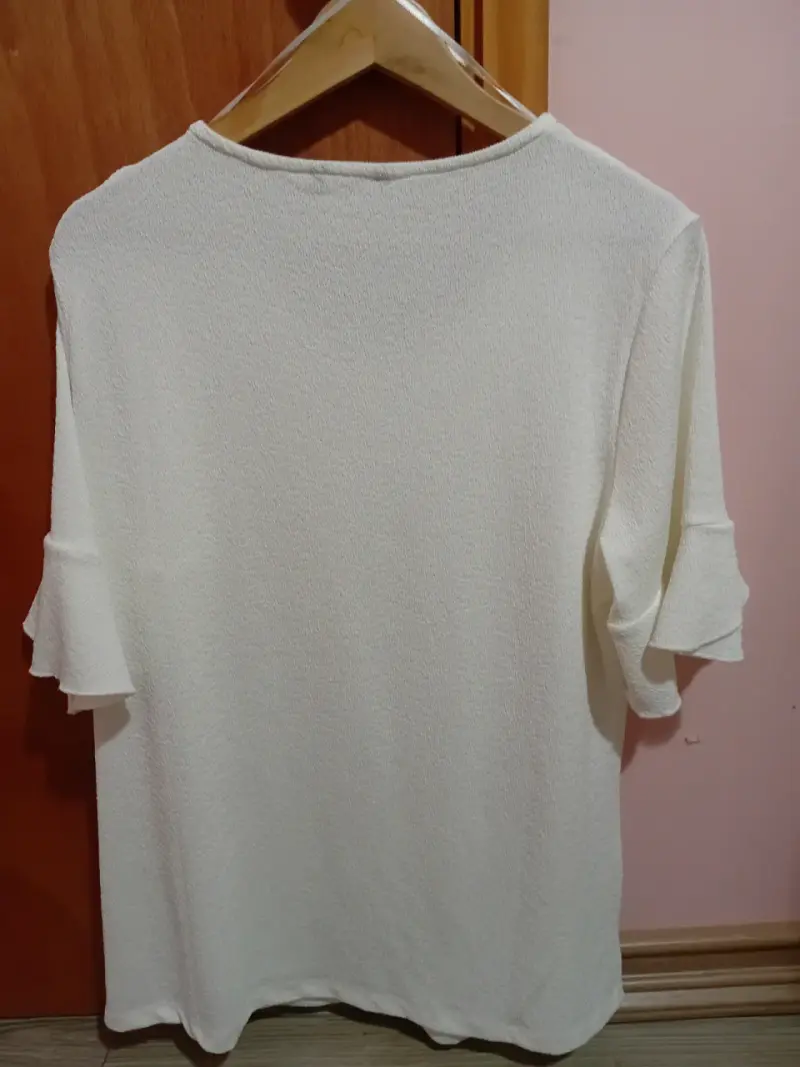 Blusa Blanca con Detalles de Botones Talla L - 3