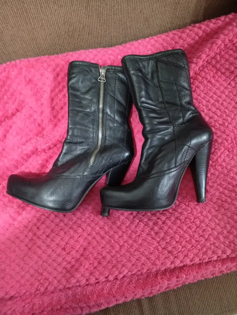 Botas de cuero negras con tacón alto - 2