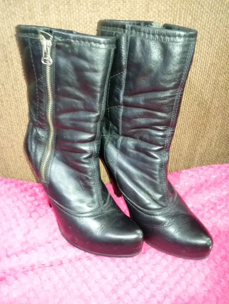 Botas de cuero negras con tacón alto - 3