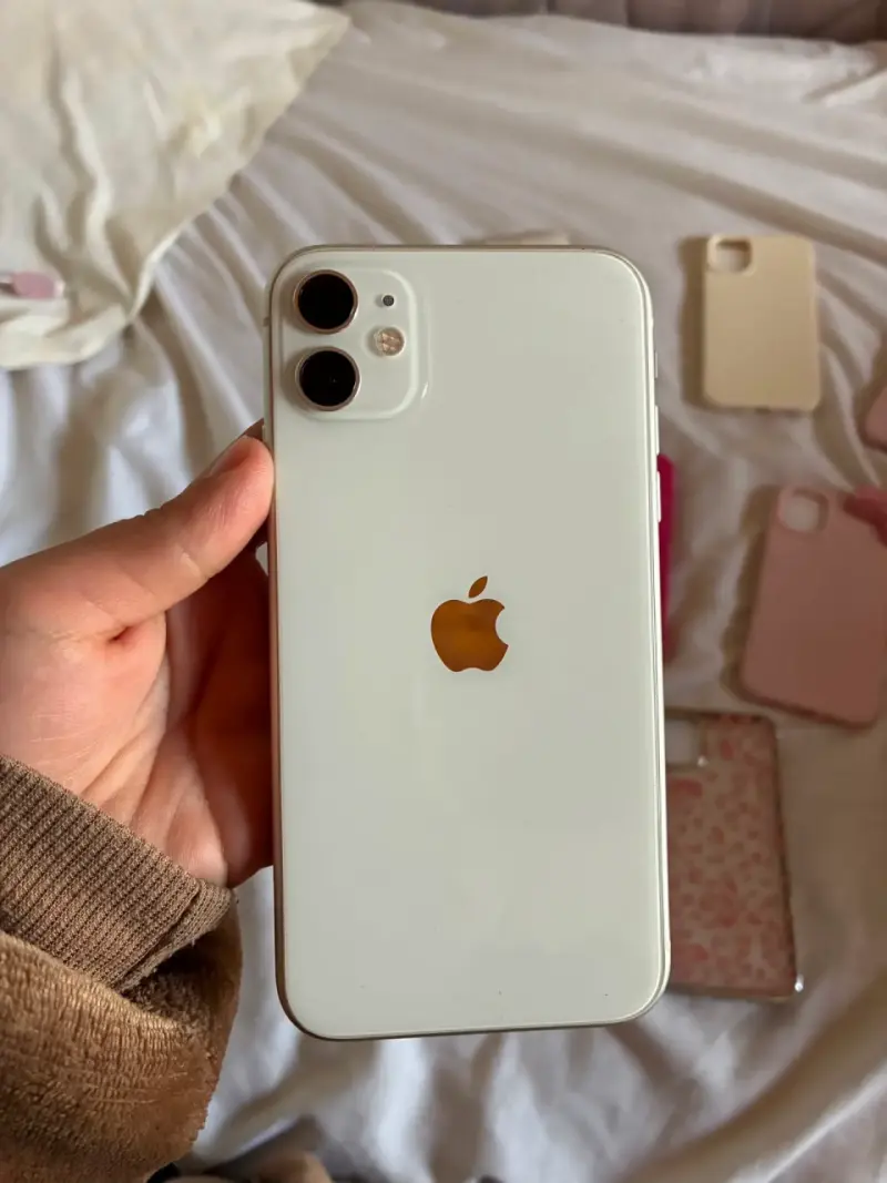 iPhone 11 Blanco 128GB en Buen Estado - 1