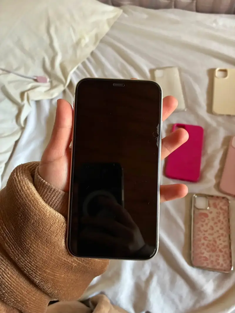 iPhone 11 Blanco 128GB en Buen Estado - 4