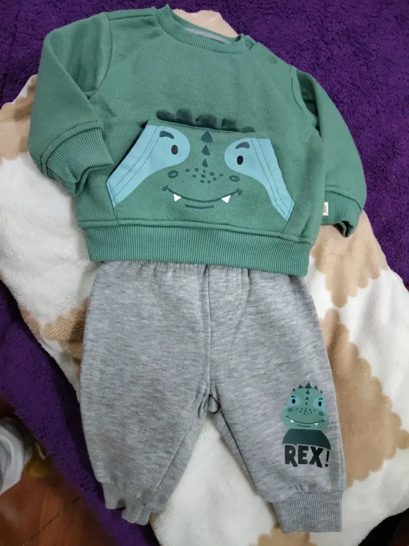 Lote de ropa para bebé con enteritos y conjuntos - 2