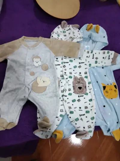 Lote de ropa para bebé con enteritos y conjuntos - miniatura 4