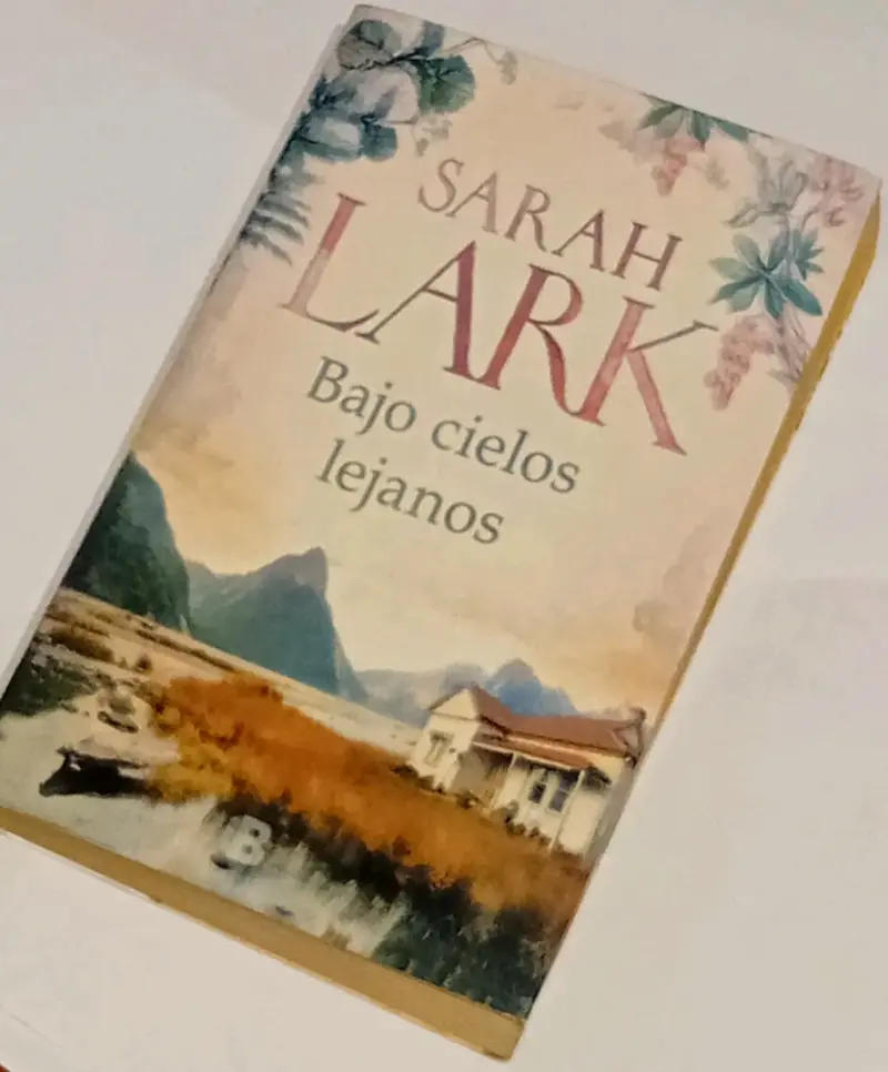 Libro 'Bajo cielos lejanos' de Sarah Lark - 2