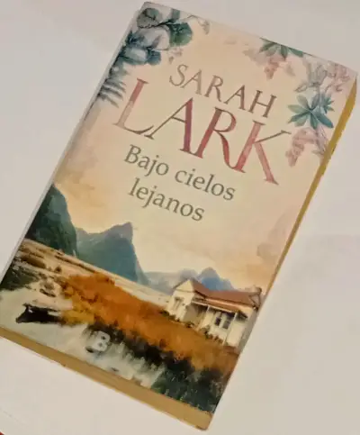 Libro 'Bajo cielos lejanos' de Sarah Lark - miniatura 2
