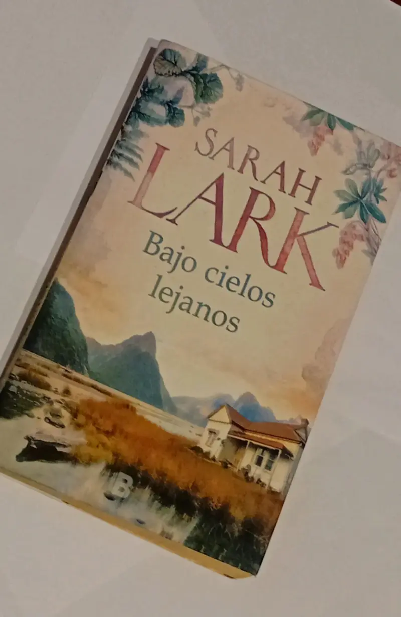 Libro 'Bajo cielos lejanos' de Sarah Lark - 4