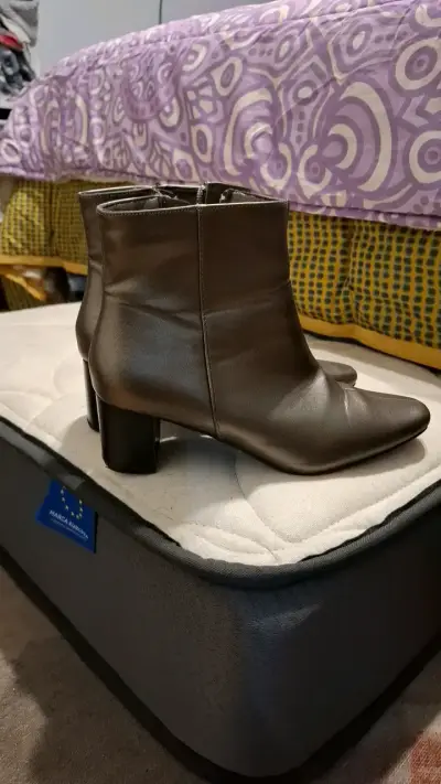 Botines de cuero sintetico con tacón medio - miniatura 1