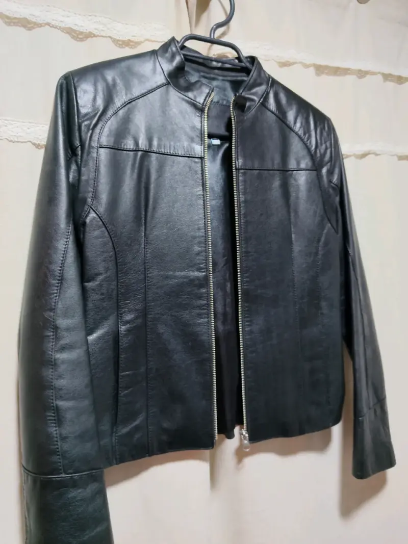 Chaqueta de cuero negra para mujer - 1