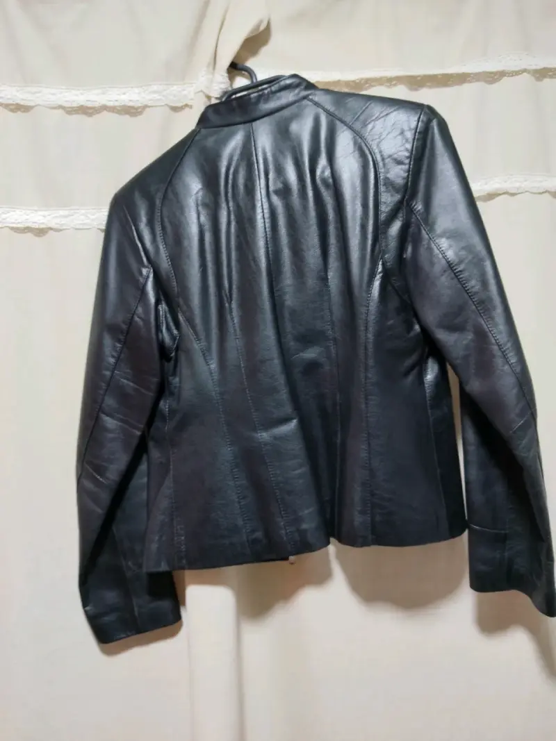 Chaqueta de cuero negra para mujer - 2