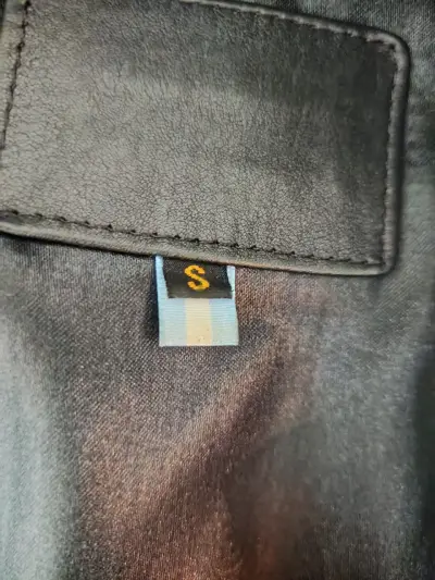 Chaqueta de cuero negra para mujer - miniatura 3