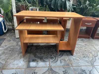 Escritorio de Madera para Computador con Estantes - miniatura 1
