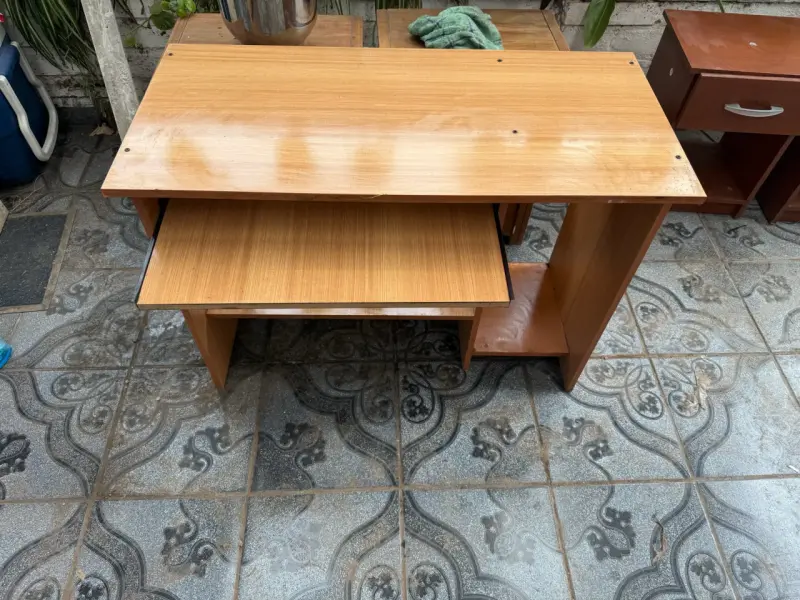 Escritorio de Madera para Computador con Estantes - 2