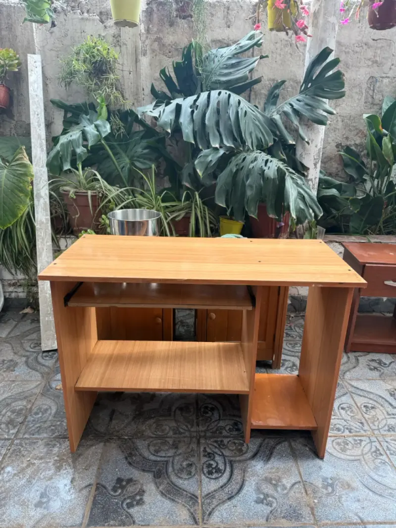 Escritorio de Madera para Computador con Estantes - 3