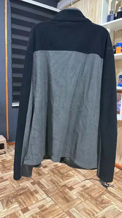 Chaqueta polar Columbia gris y negra talla XXL - miniatura 2