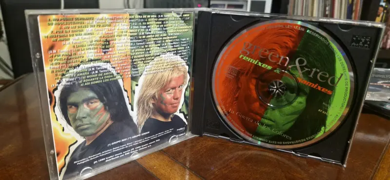 CD Green & Red Remixes y Garras de amor - 4