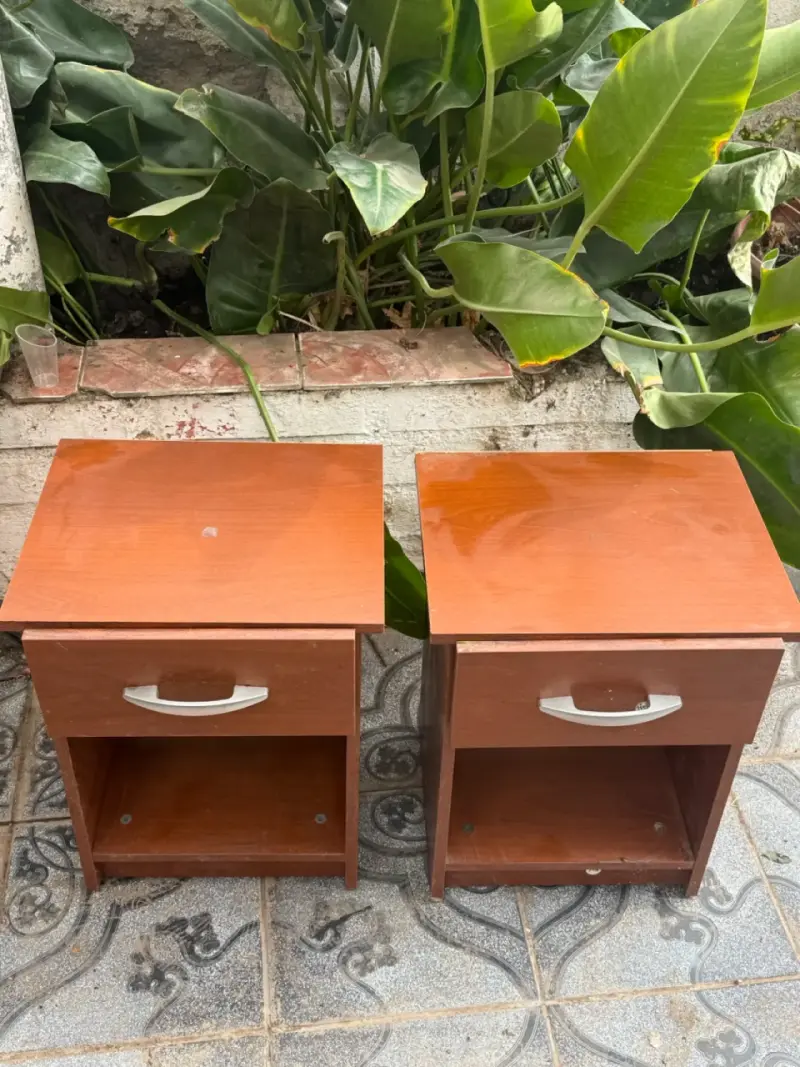 Mesas de noche de madera con cajón - 2