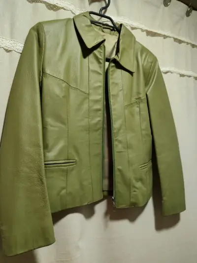 Chaqueta de cuero verde para mujer - miniatura 1