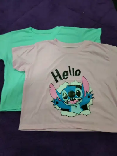 Conjunto de poleras y blusas estampadas - miniatura 1