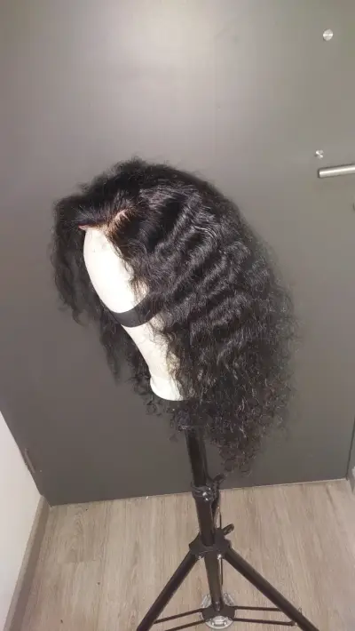 Peluca de cabello rizado negro con gorro - miniatura 2