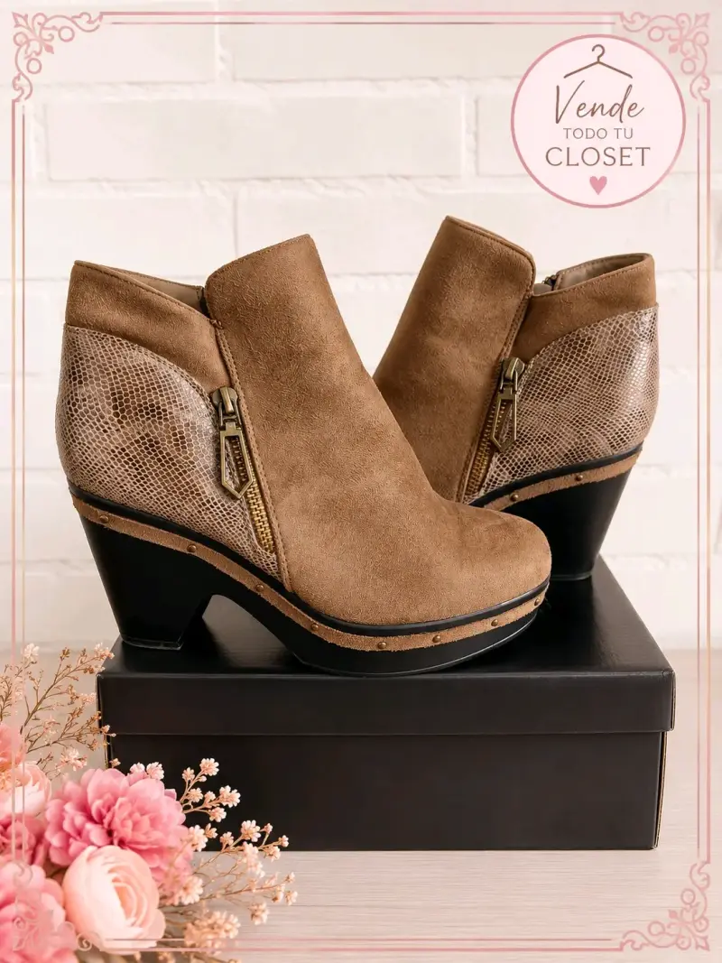 Botines de tacón alto marrones con detalle de serpiente
