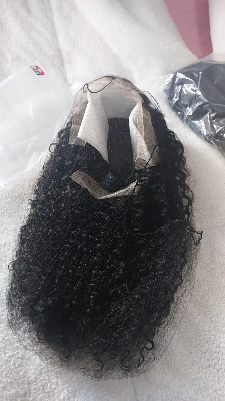 Peluca de cabello rizado negro con gorro - 6