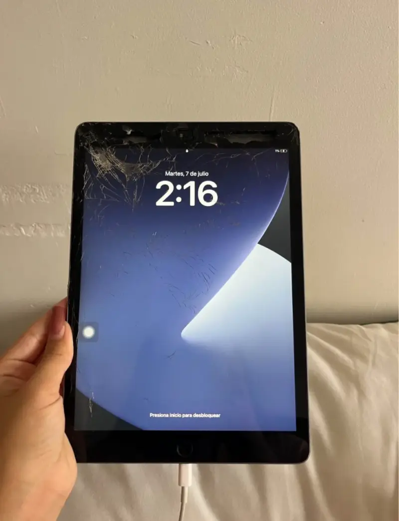 iPad 8va Generación 128GB con Pantalla Dañada