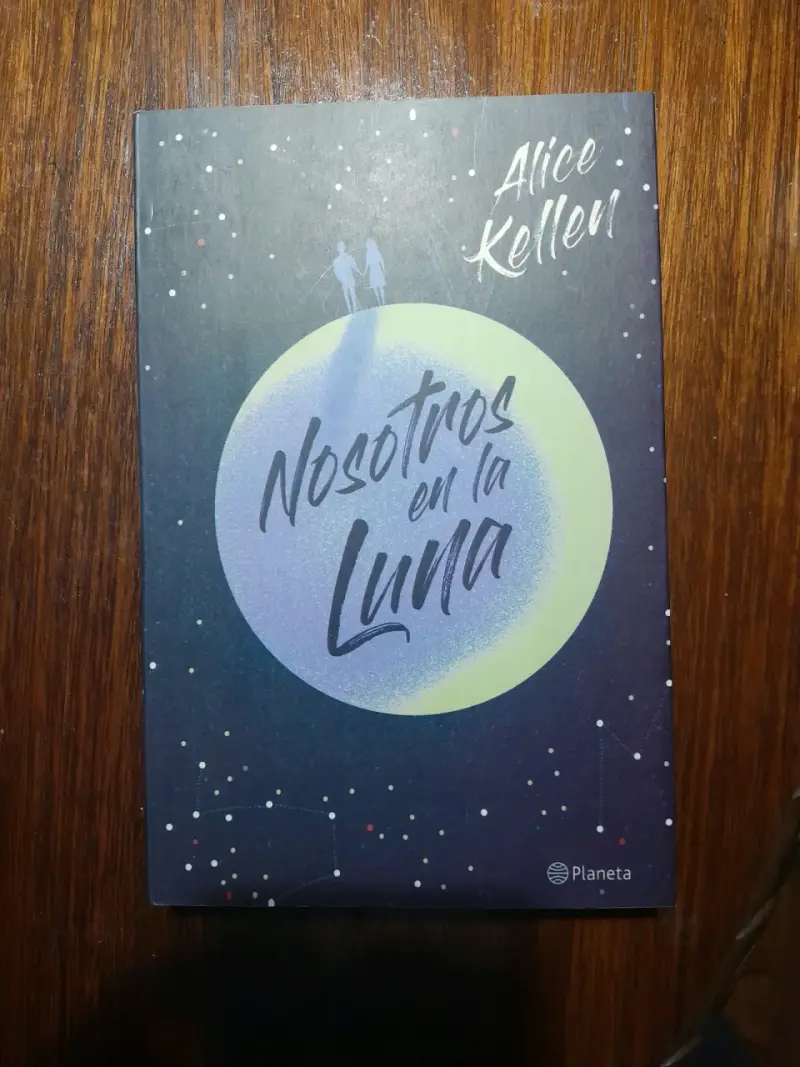 Libro 'Nosotros en la Luna' de Alice Kellen - 1
