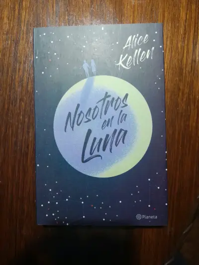 Libro 'Nosotros en la Luna' de Alice Kellen - miniatura 1