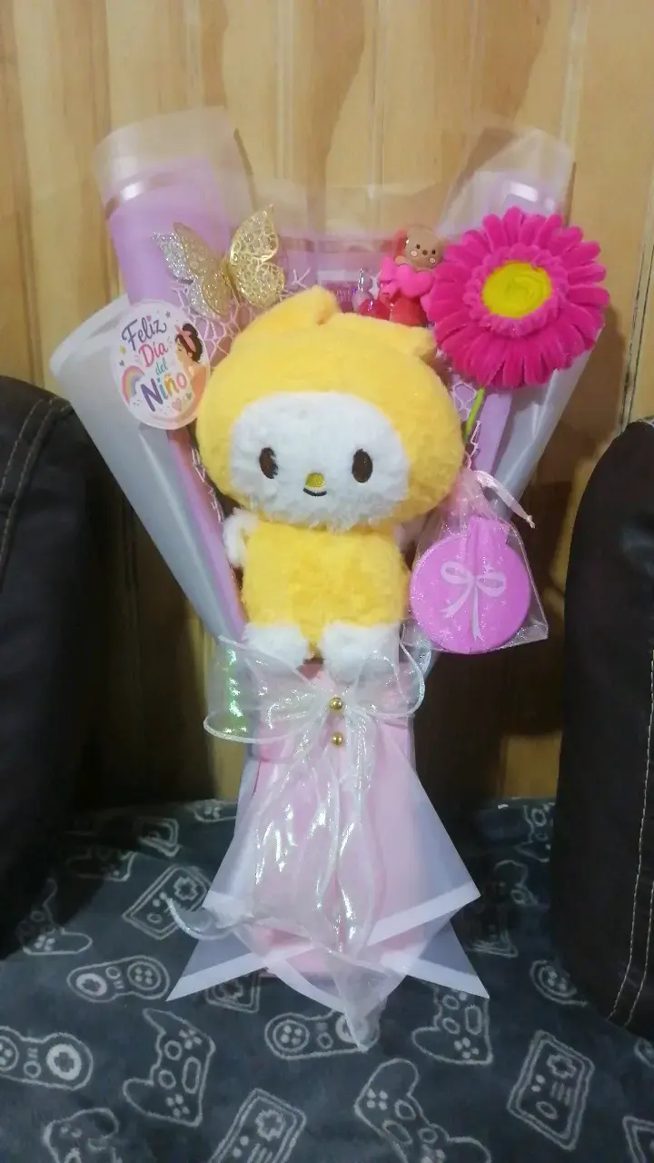 Ramo de peluche amarillo para regalo