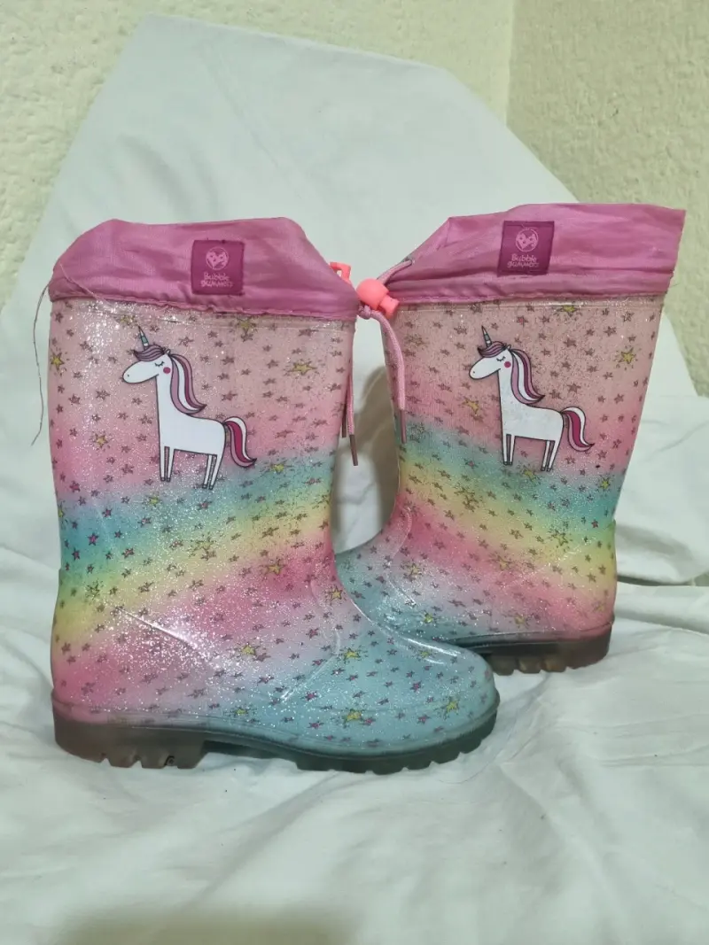 Botas de lluvia nro. 32 con unicornios y estrell