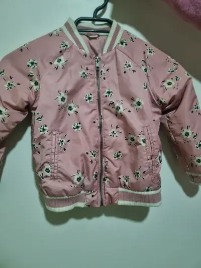 Chaqueta Yamp  bomber infantil rosa con flores - miniatura 1