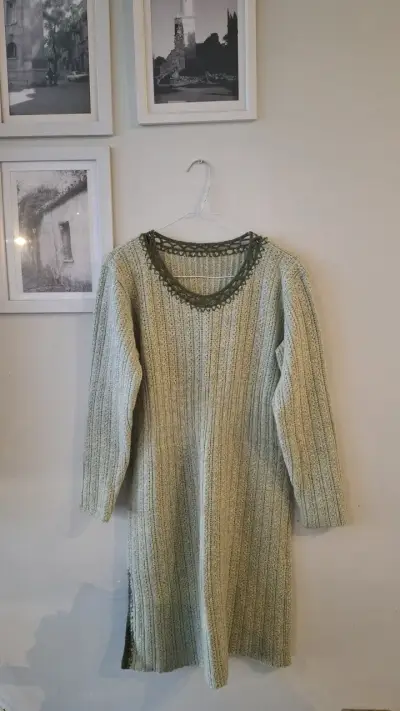 Vestido de lana verde - miniatura 2