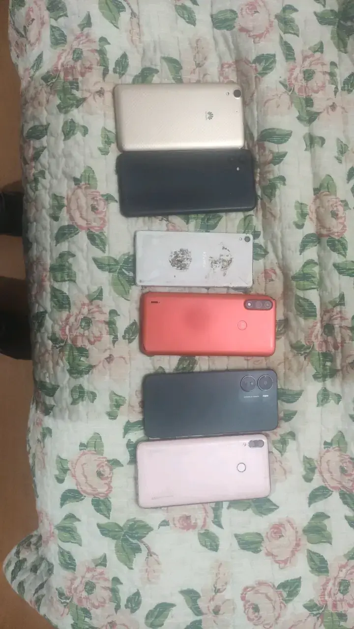 Lote de celulares usados de varias marcas