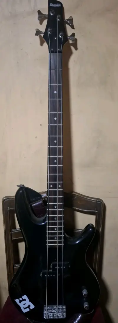 Bajo eléctrico Ibanez Soundgear negro - miniatura 1