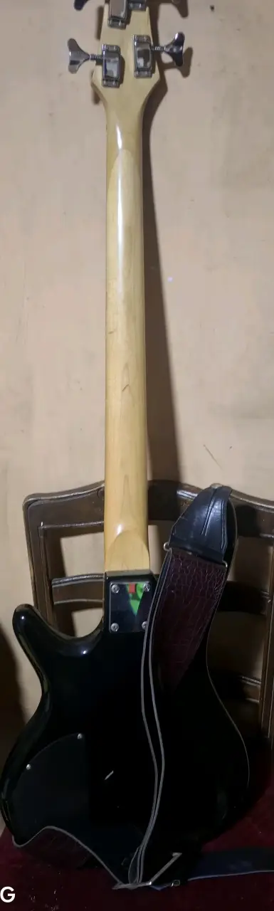 Bajo eléctrico Ibanez Soundgear negro - miniatura 3