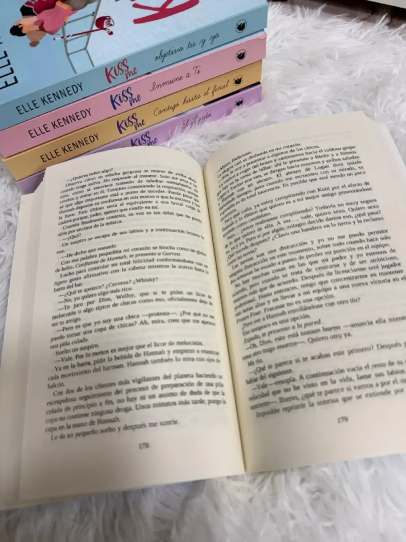 Saga de libros Kiss Me de Elle Kennedy - 2