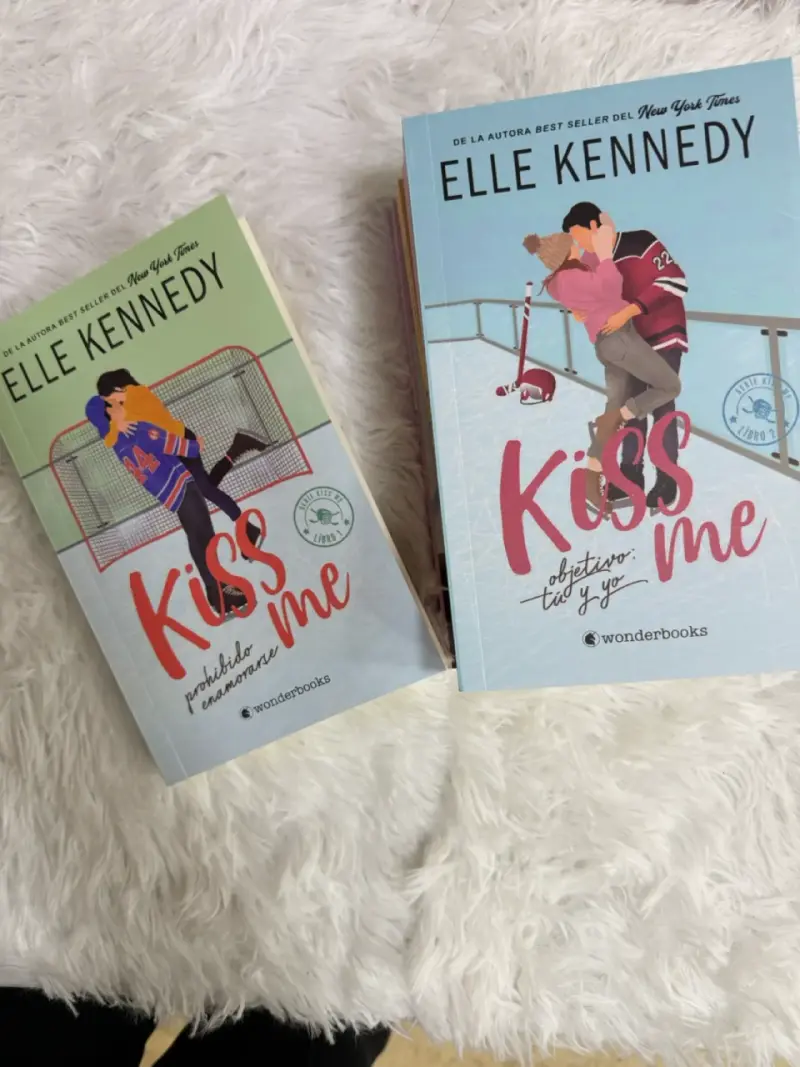 Saga de libros Kiss Me de Elle Kennedy - 4
